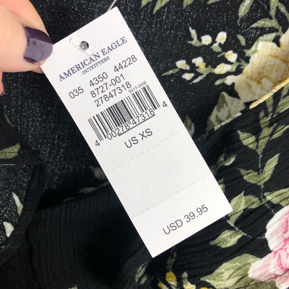 NEW American Eagle Floral Printed Criss Cross Top - Picture 3 of 8